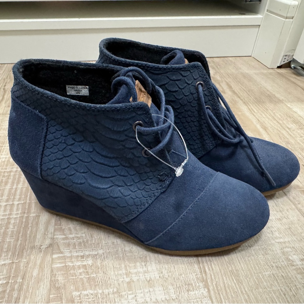 Brand New Tom’s dessert wedge Shoes. Size 6